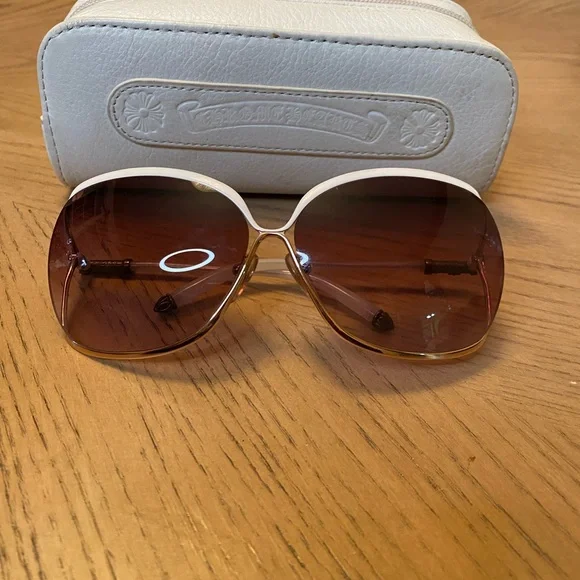 ❤️ Authentic Chrome Heart Sunglasses, White /Gold with Pearl White Arms - Picture 1 of 7